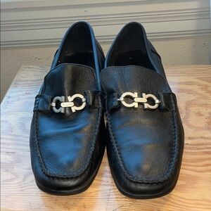 Ferragamo Men's Parigi Gancini Black Leather Drivers Loafers 42‎